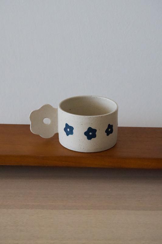 Mug with a flower handle II