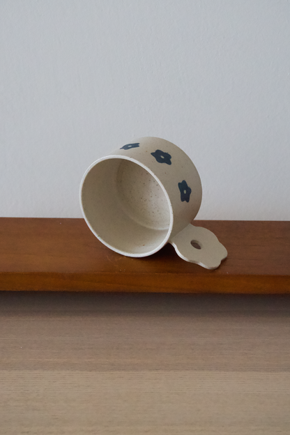 Mug with a flower handle II