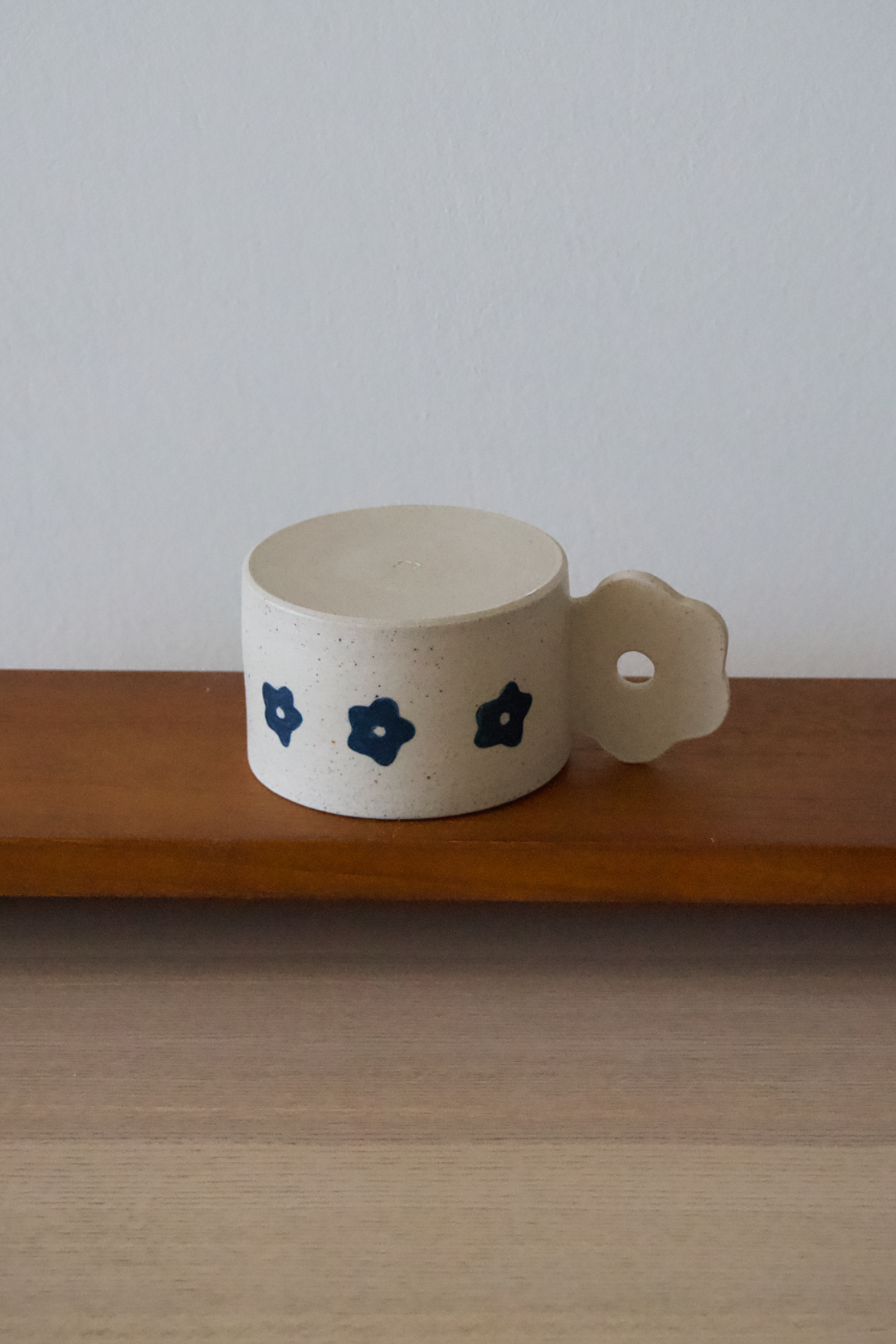 Mug with a flower handle II