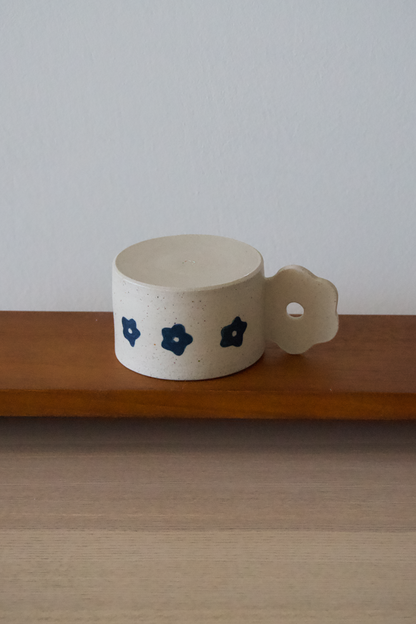Mug with a flower handle II