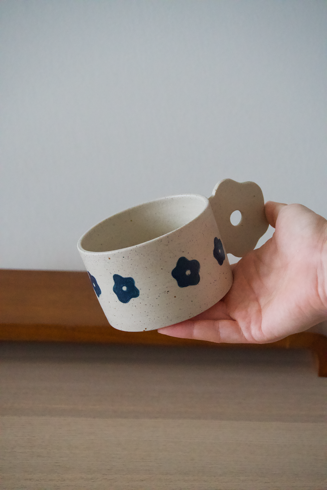 Mug with a flower handle II